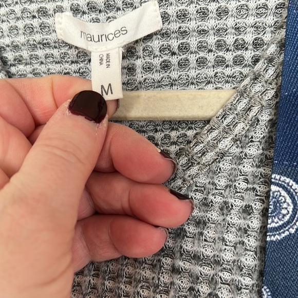 MAURICES Gray Thermal Weave Pullover With Hood, Size Medium, GUC. - Picture 3 of 6